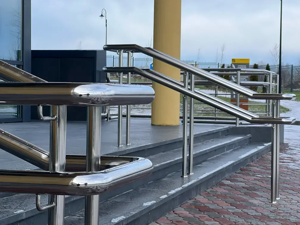 Ограждения, перила, поручни