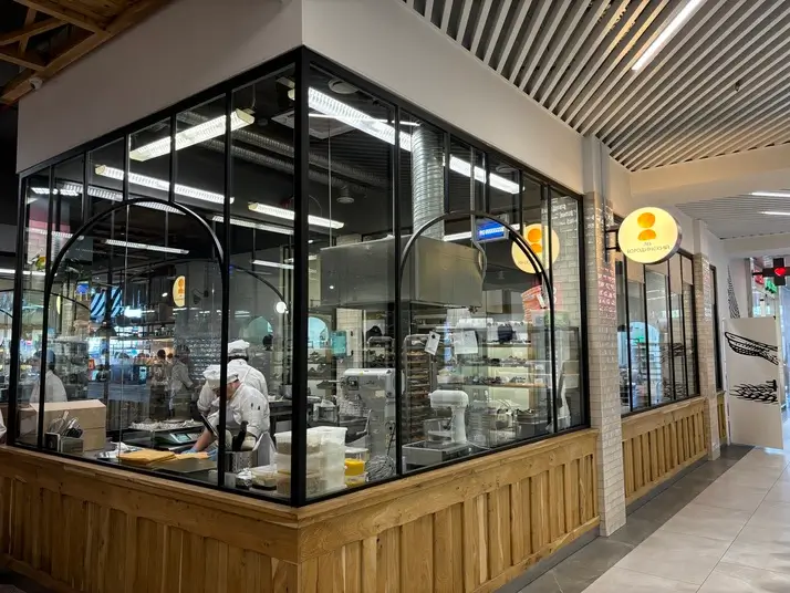 Металлоконструкции для ресторанов и отелей: опыт работы с HoReCa