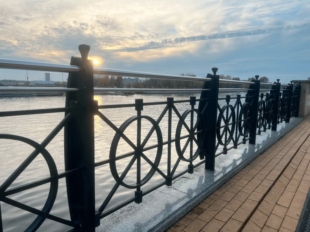 Благоустройство городской среды: ограждения, набережные, парки