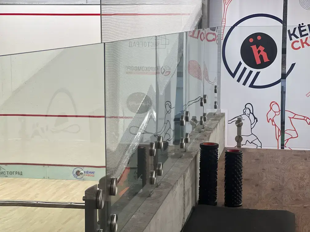 Балконные ограждения из стекла для коммерческих объектов cover