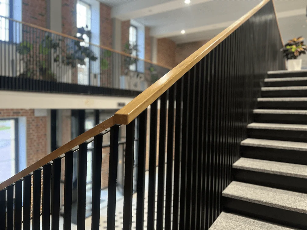 Лестничные ограждения из черного металла — gallery 1