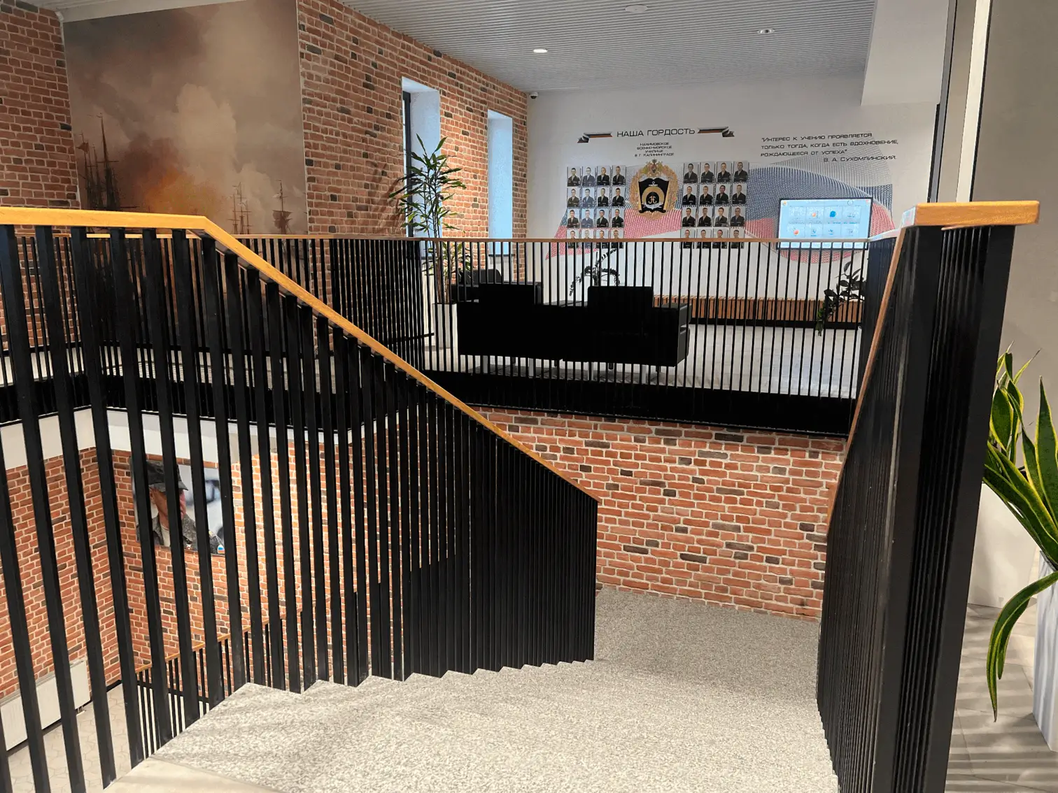 Лестничные ограждения из черного металла — gallery 4