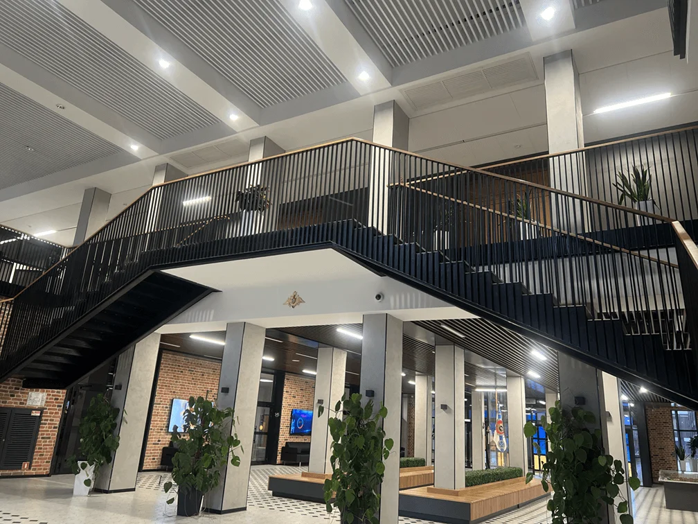 Лестничные ограждения из черного металла — gallery 6