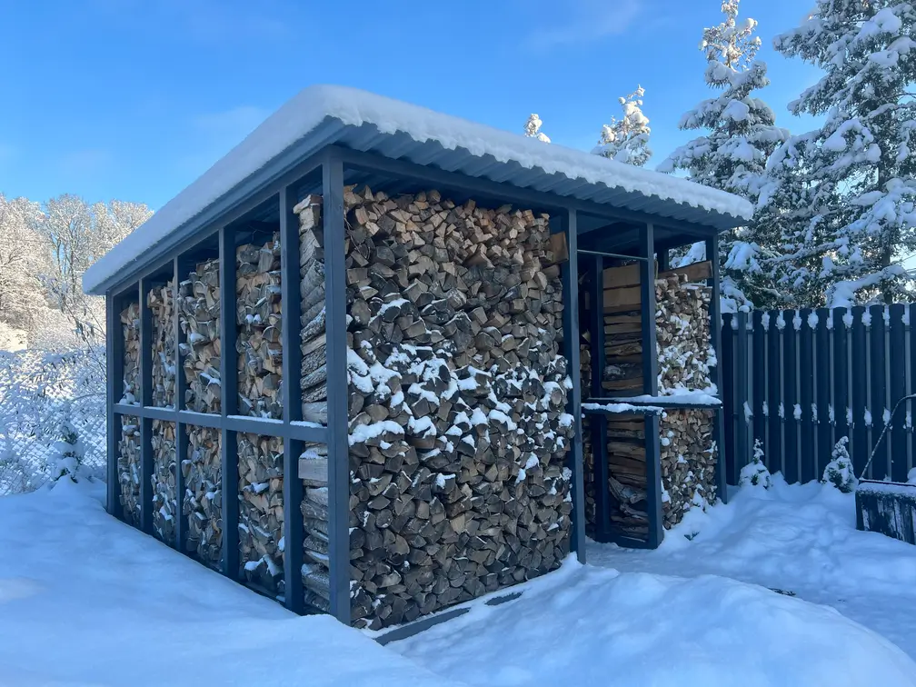 Навесы из черного металла и стекла