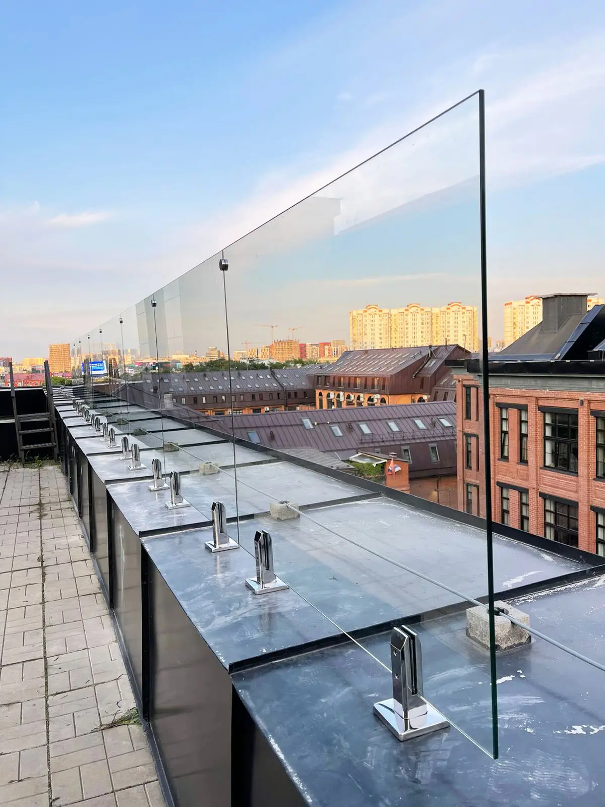 Ограждения кровли из стекла cover