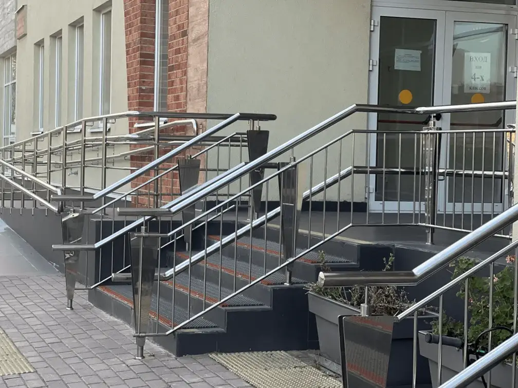 Ограждения входной группы из нержавеющей стали