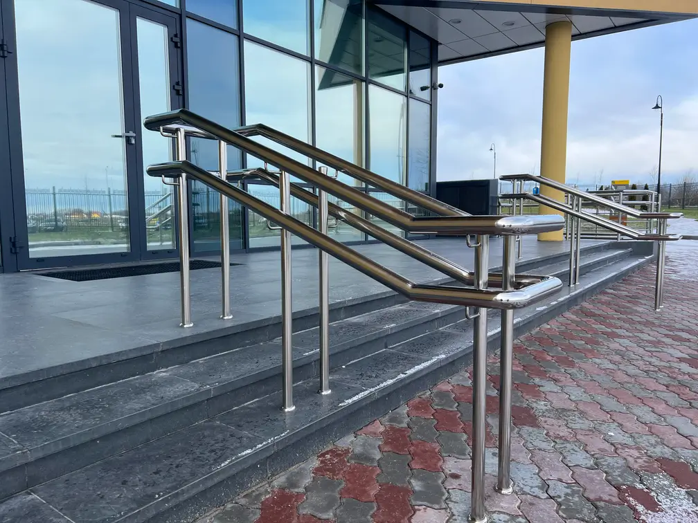 Ограждения входной группы из нержавеющей стали