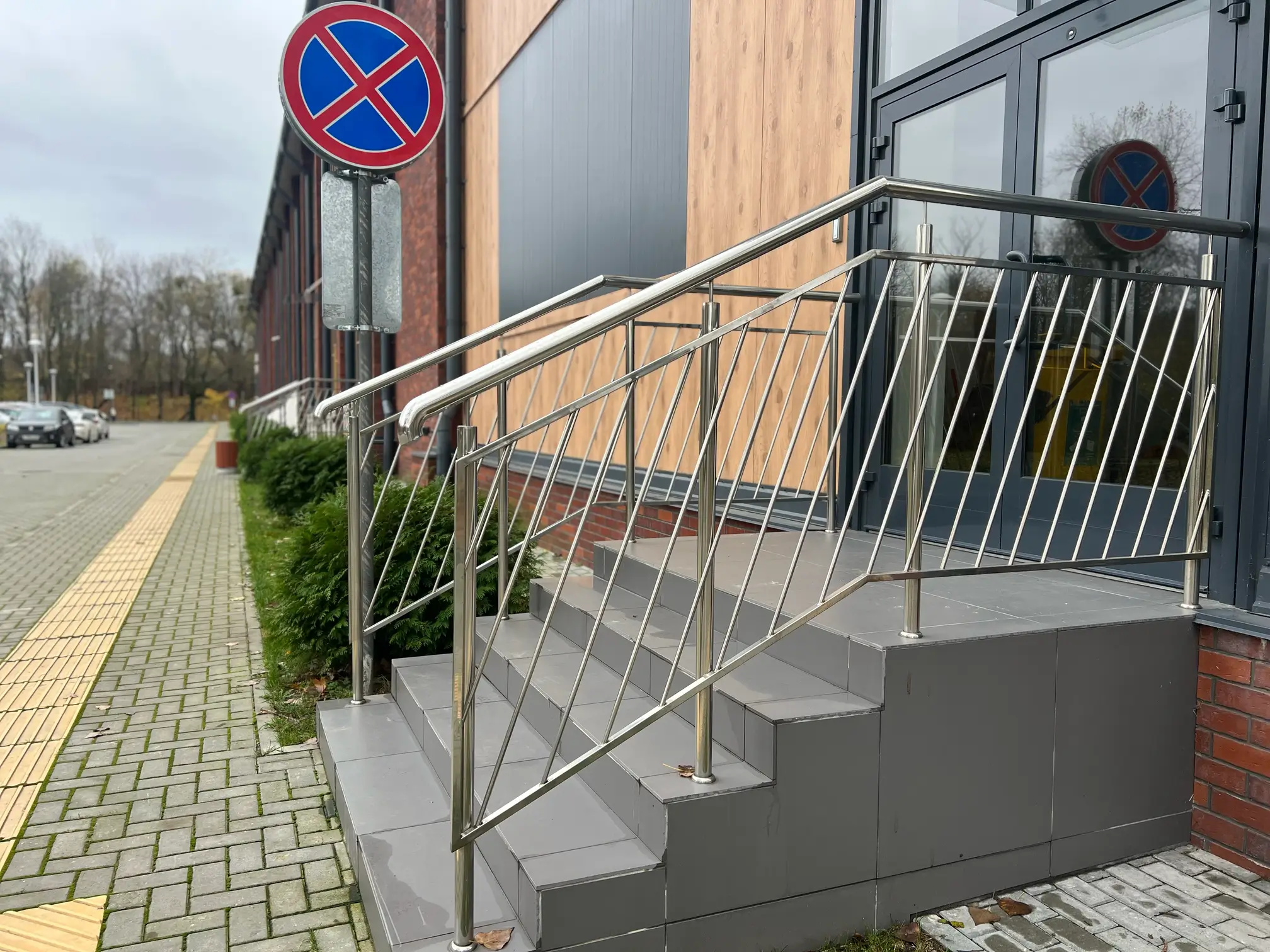 Ограждения входной группы из нержавеющей стали