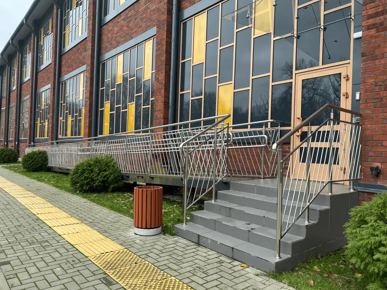 Ограждения входной группы из нержавеющей стали