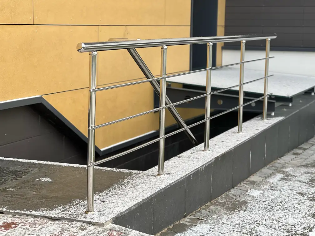 Ограждения входной группы из нержавеющей стали