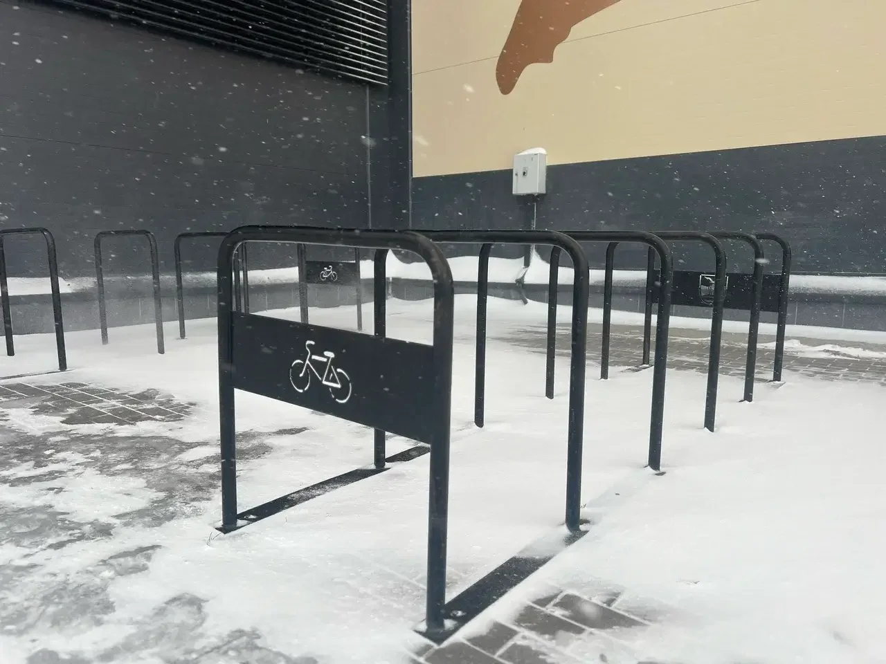 Велопарковки из черного металла